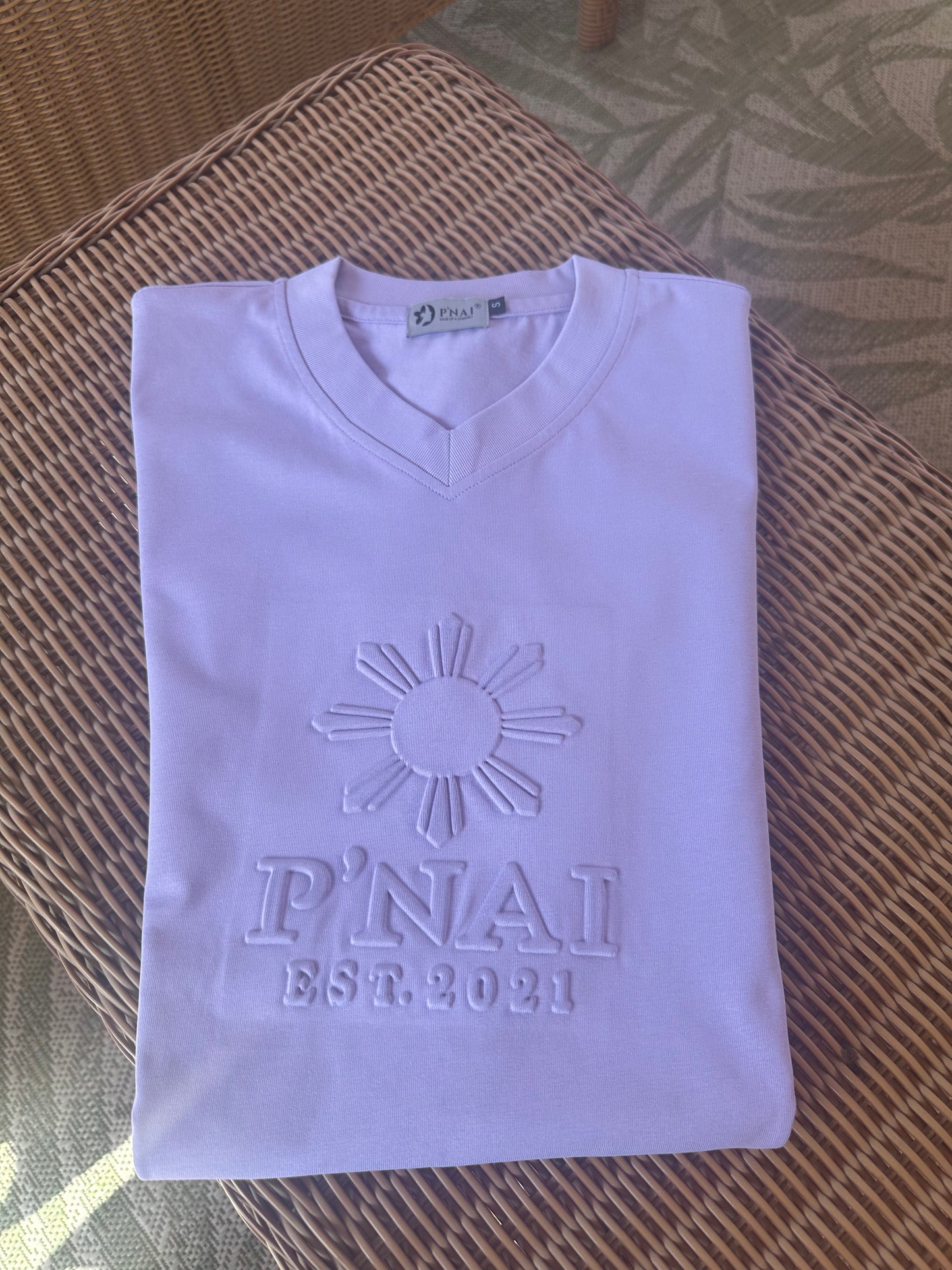 P'NAI V-NECK EMBOSS T-SHIRT