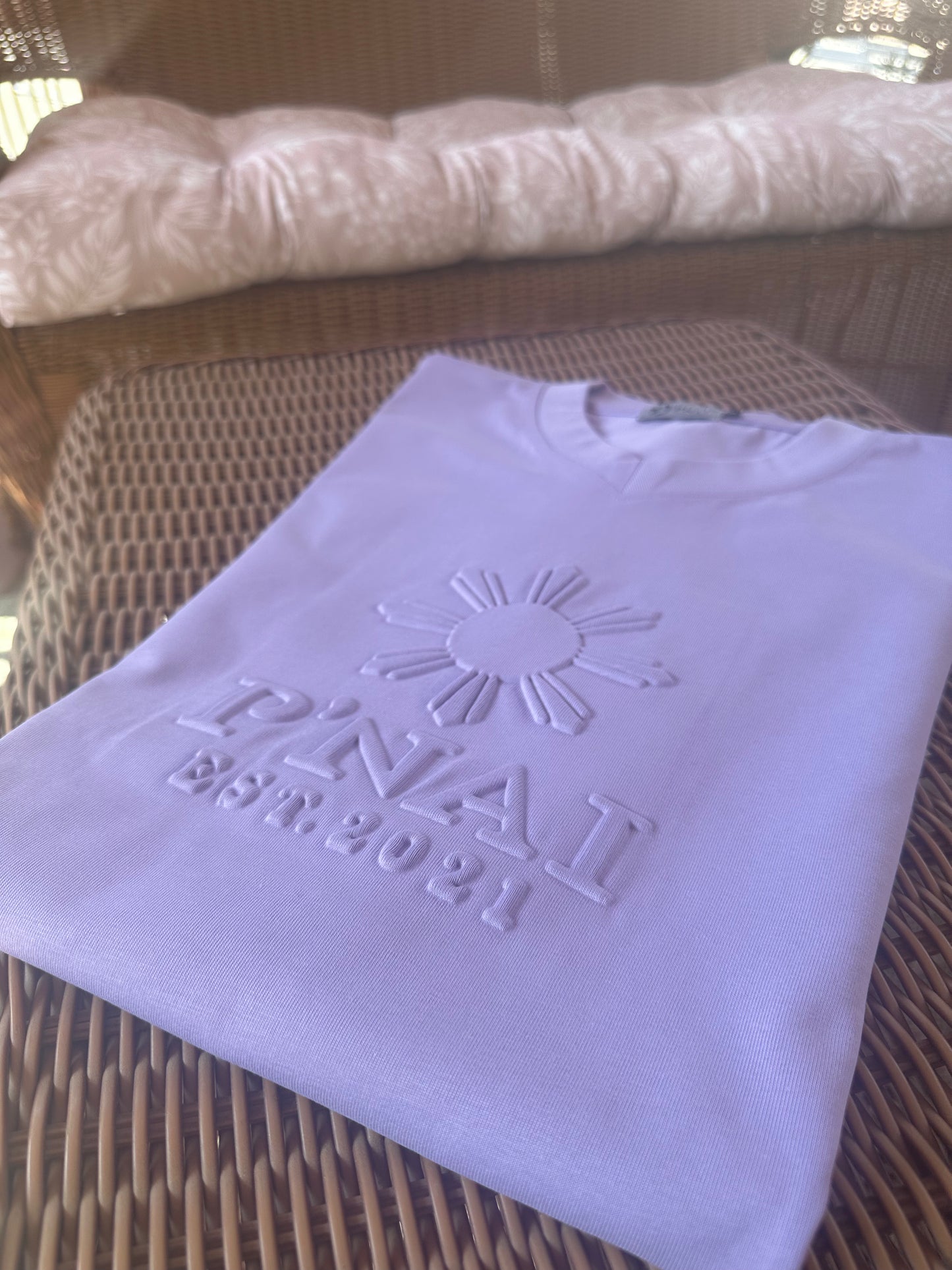 P'NAI V-NECK EMBOSS T-SHIRT