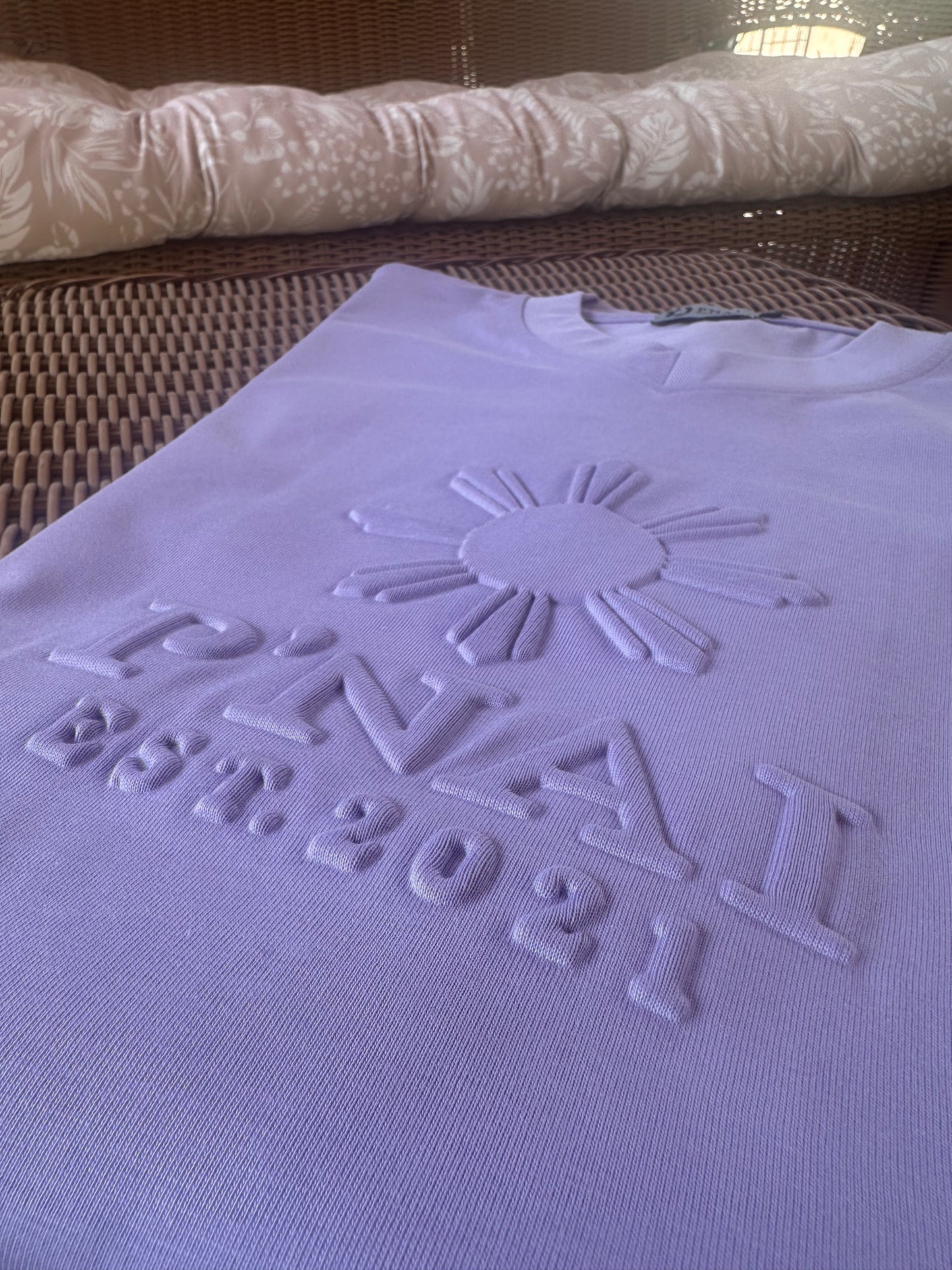 P'NAI V-NECK EMBOSS T-SHIRT